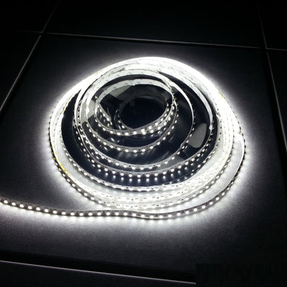 1m LED Streifen 24V 9,6W 1020Lm 120x SMD2835/m kalt weiß (6000K) IP20