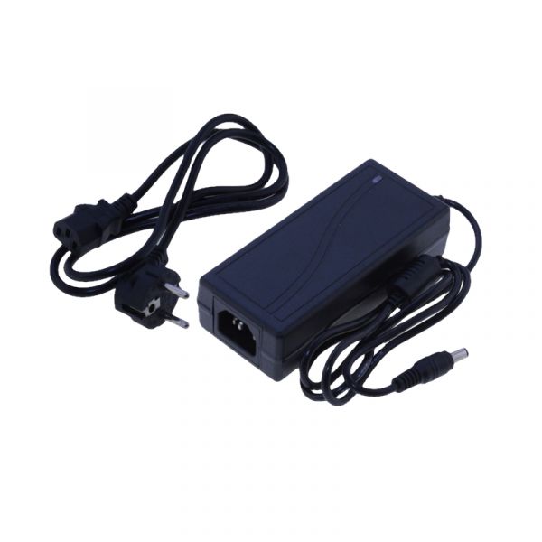 LED Stecker Netzteil / Trafo 60W für 12V/DC Led Leuchten 5A an 230V/AC