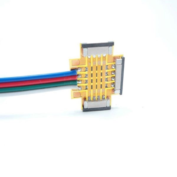 RGB Kreuz Verteiler lötfrei mit RGB Kabel für RGB Streifen 10mm